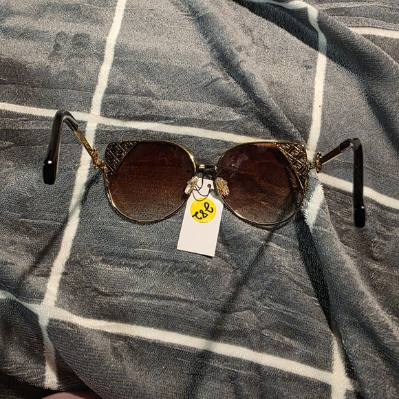 USED.. Fendi Women's Sunglasses with Gold Frame NO CASE - Picture 9 of 10